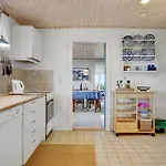 Hébergement de vacances Two-bedroom With Sea View 04 *