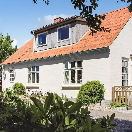2 Bedroom Awesome Home In Thyholm Feriehus *