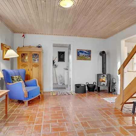 2 Bedroom Awesome Home In Thyholm Feriehus *