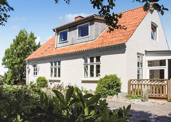 Two-bedroom With Sea View 04 Feriehus *